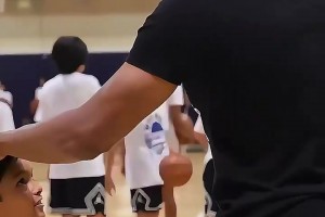 扎心小朋友：你是NBA球员吗？威少：年轻的时候是……